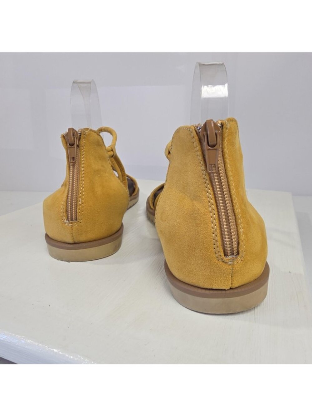 Very G Sandals Womens Size 7.5 Yellow Gladiator Flat Strappy Zip Back Faux Suede - Picture 5 of 11